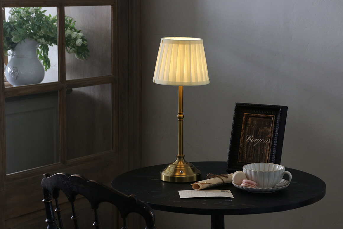 Nordic LED テーブルランプ ファブリックシェード (充電式) サラグレース