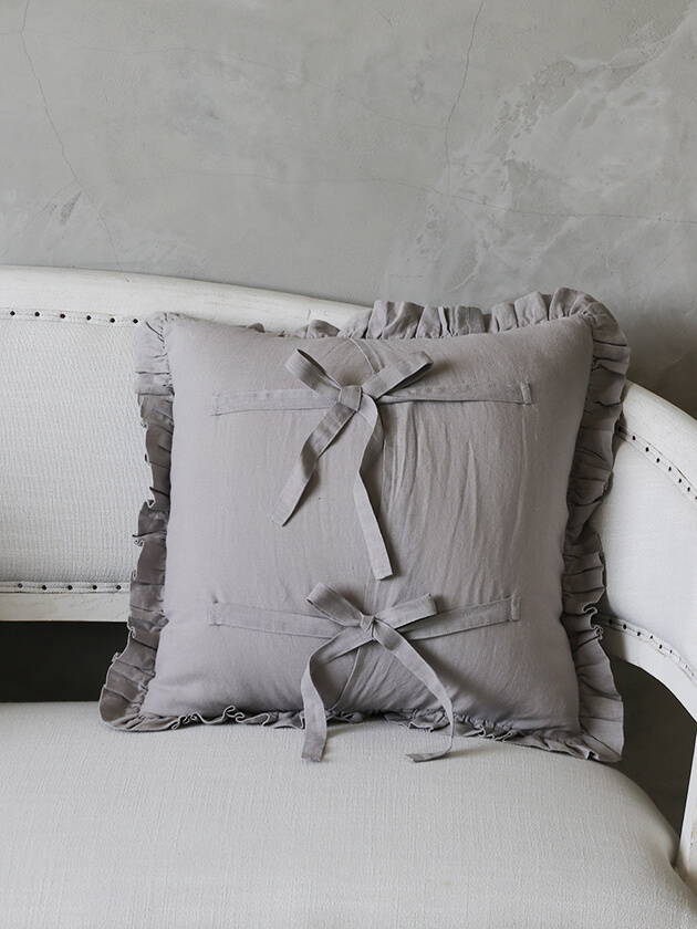 フランスアンティークモノグラムボタンのキルトクッションカバー