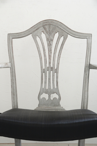 Gustavian Antiqueグレーアームチェア フランスやヨーロッパの輸入雑貨 家具 インテリアの通販 サラグレース Gustavian Antiqueグレーアームチェア フランスやヨーロッパの輸入雑貨 家具 インテリアの通販 サラグレース